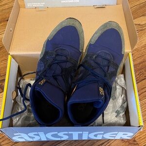 Men's Blue Sneakers ASICS. Size US8